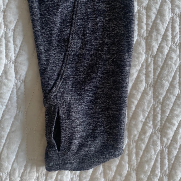 Lululemon speckled grey soft top - Picture 6 of 6